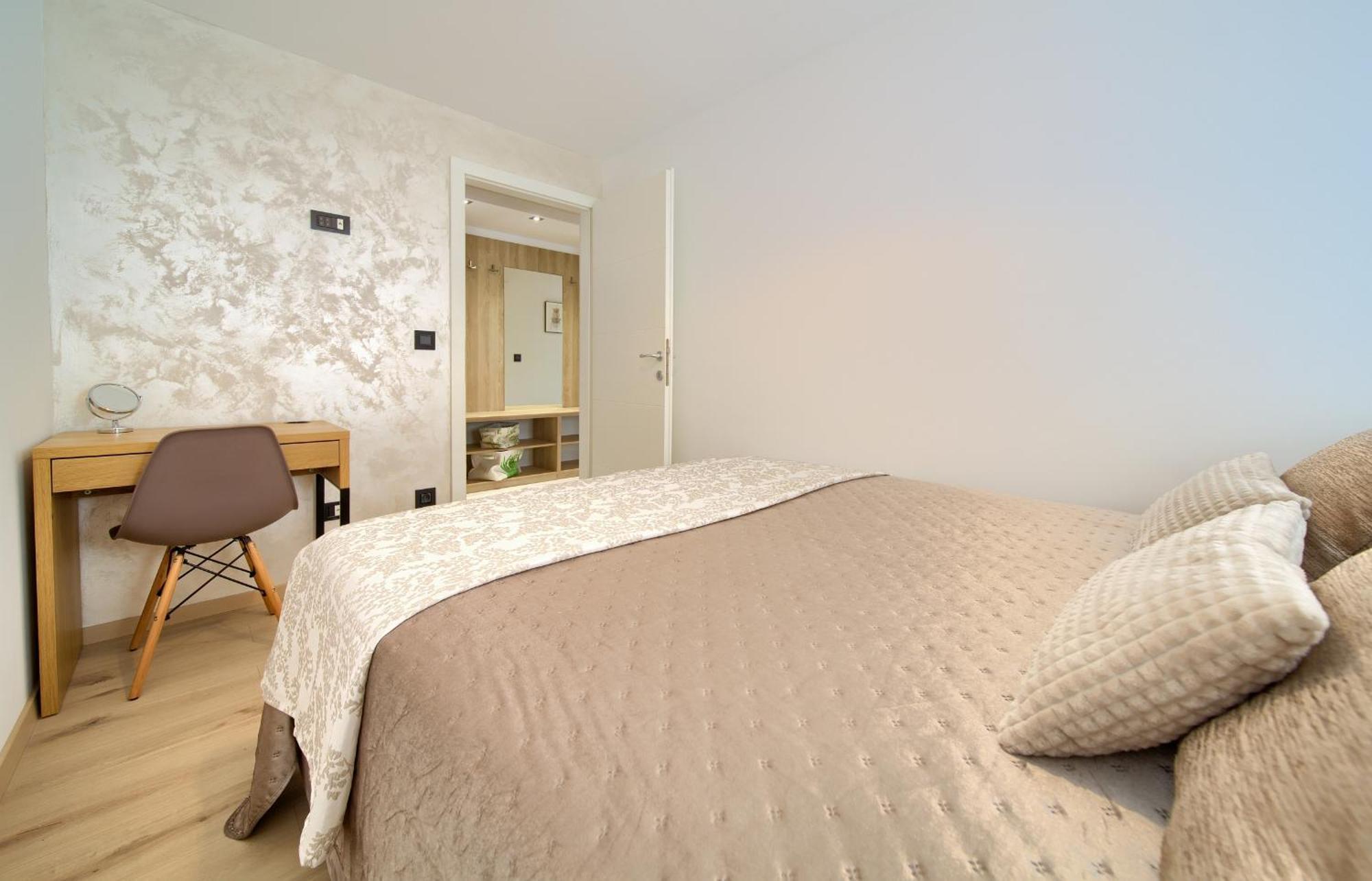 Apartments Sinisa - Кърк Стая снимка