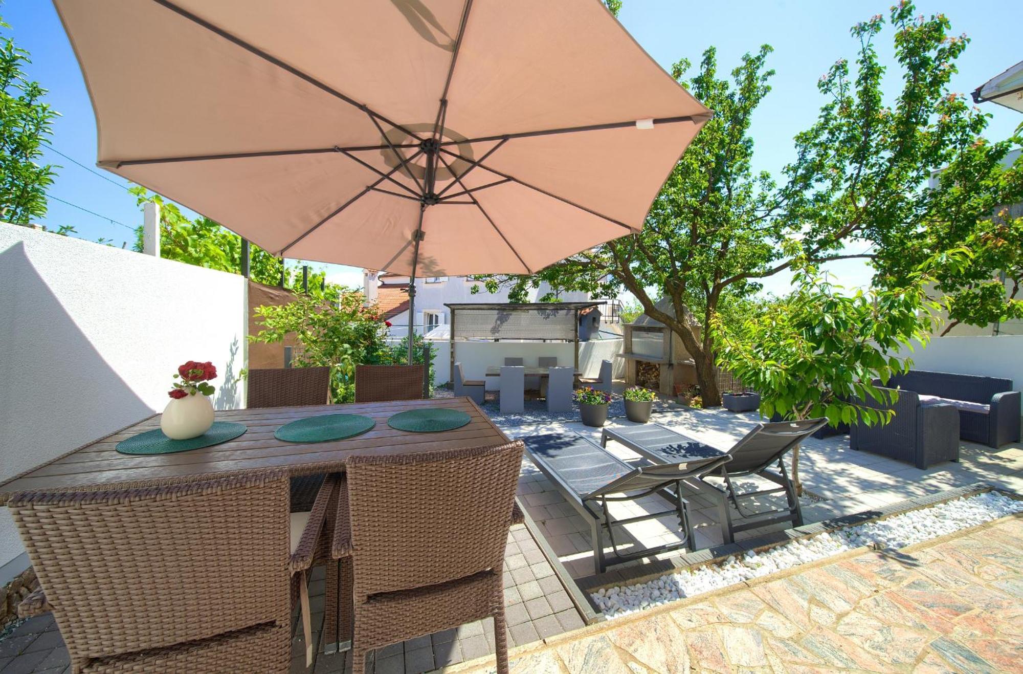 Apartments Sinisa - Кърк Екстериор снимка