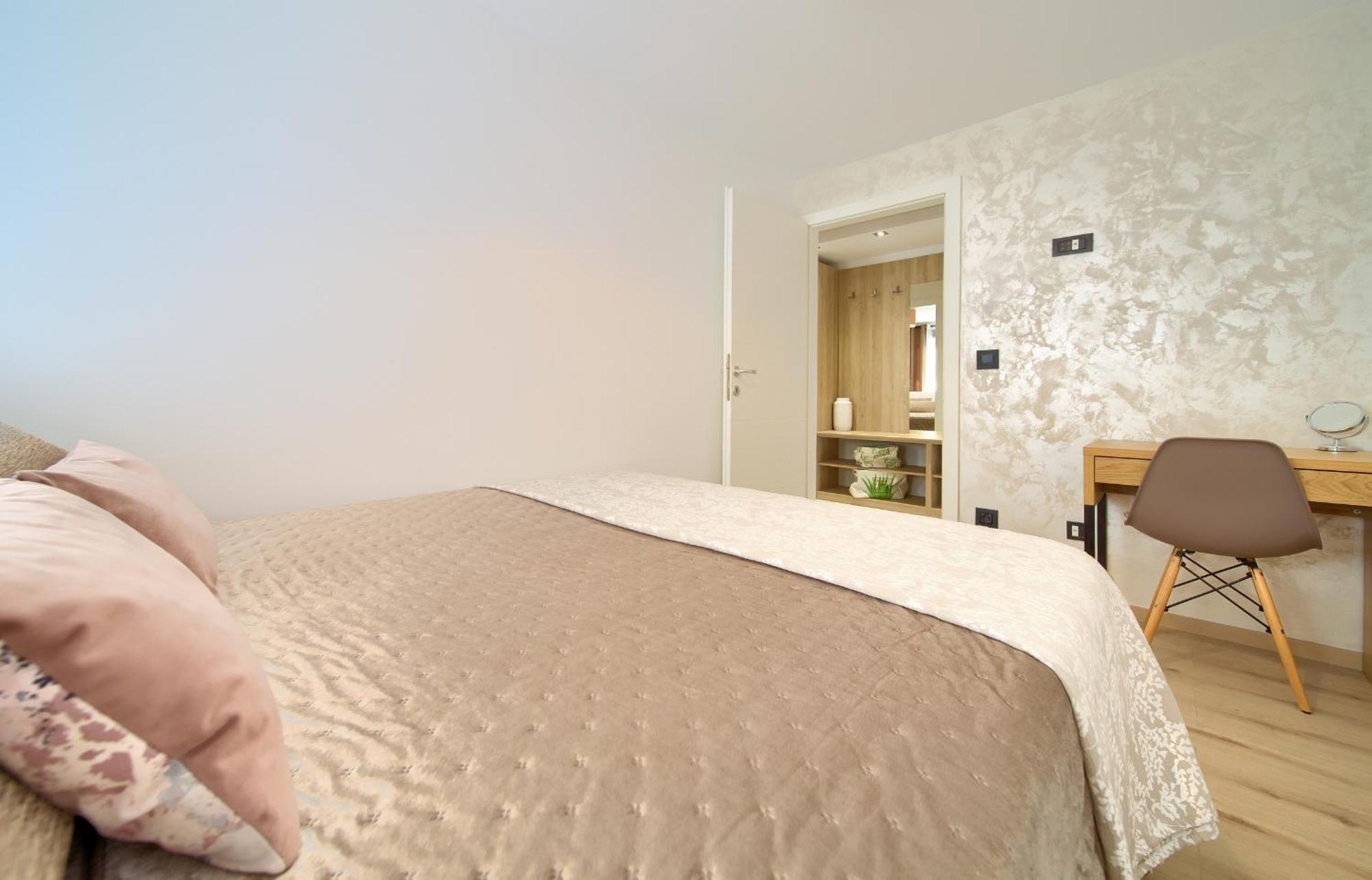 Apartments Sinisa - Кърк Стая снимка
