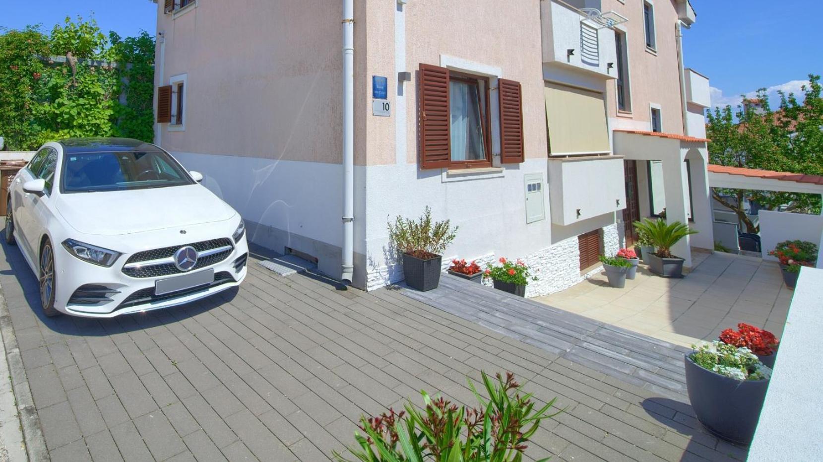 Apartments Sinisa - Кърк Екстериор снимка
